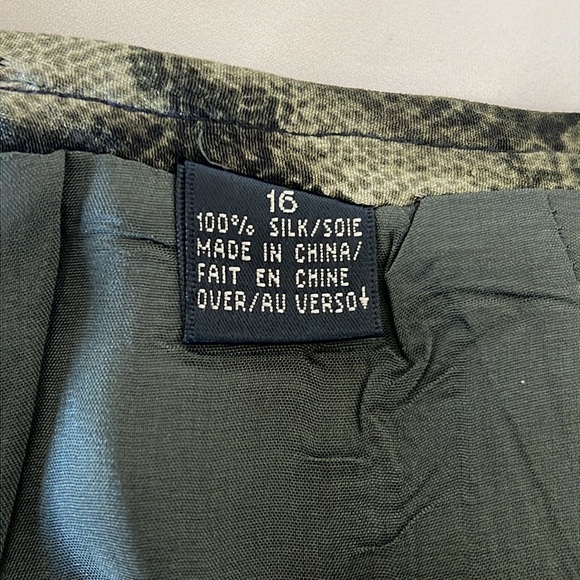 Dana Buchman Zip Jacket / Skirt Suit 100% silk green animal print - Picture 12 of 12